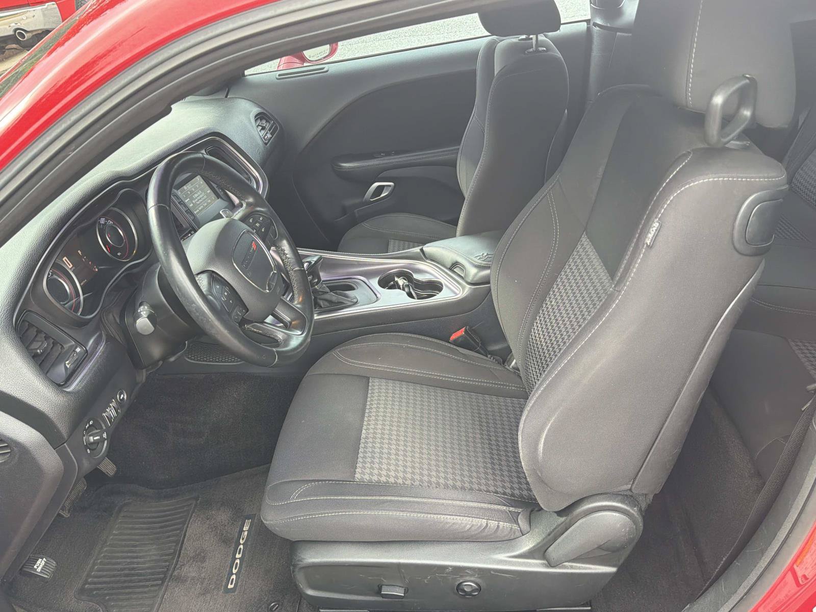 Used 2015 Dodge Challenger R/T w/ Quick Order Package 28B R/T RWD image 2