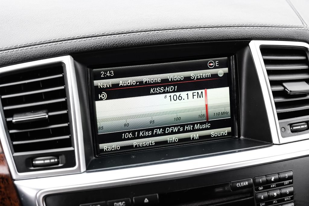 Used 2015 Mercedes-Benz GL 550 4MATIC image 29