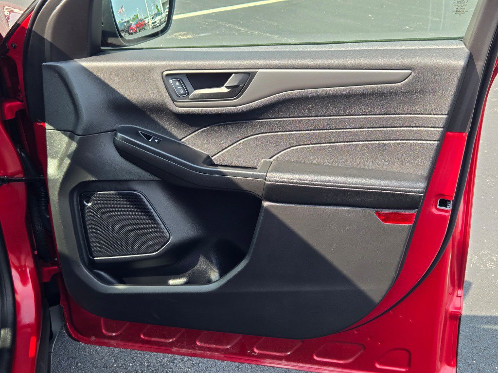 Certified 2023 Ford Escape Active AWD/4WD image 4