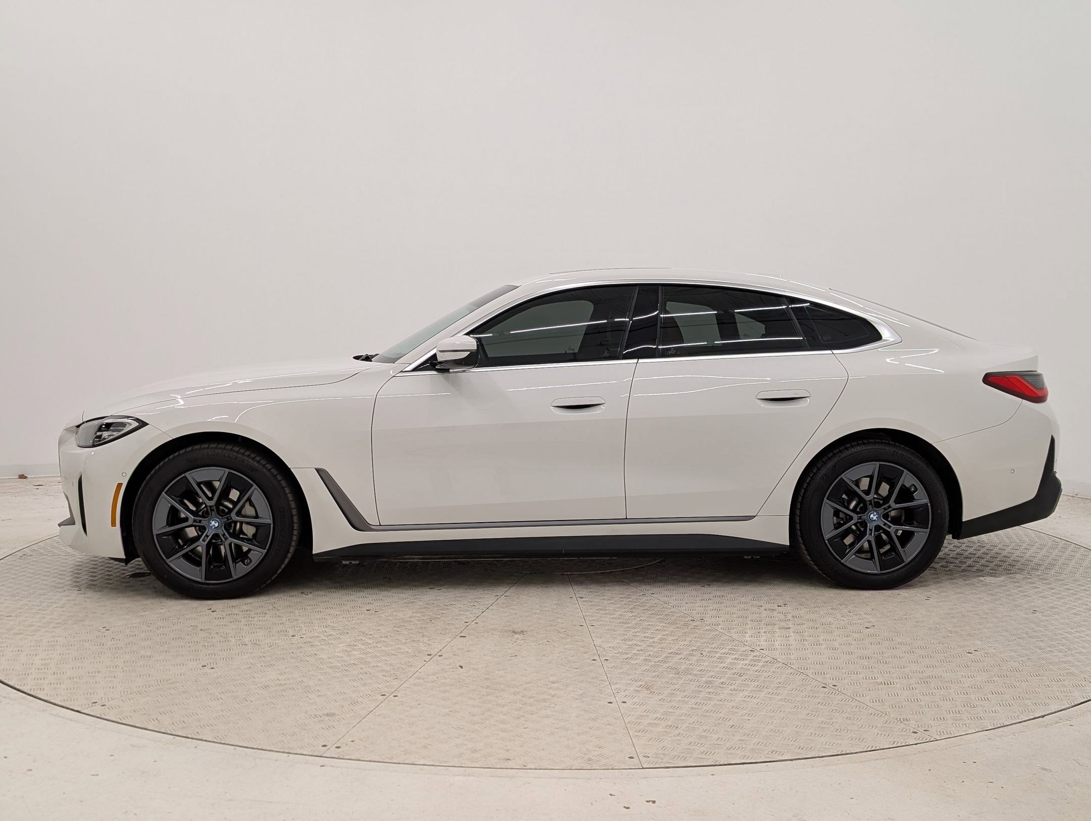 Certified 2023 BMW i4 eDrive35 image 2