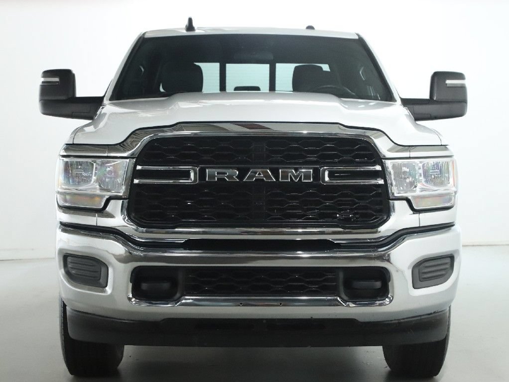 Used 2024 RAM 3500 Tradesman w/ Chrome Appearance Group AWD/4WD image 5
