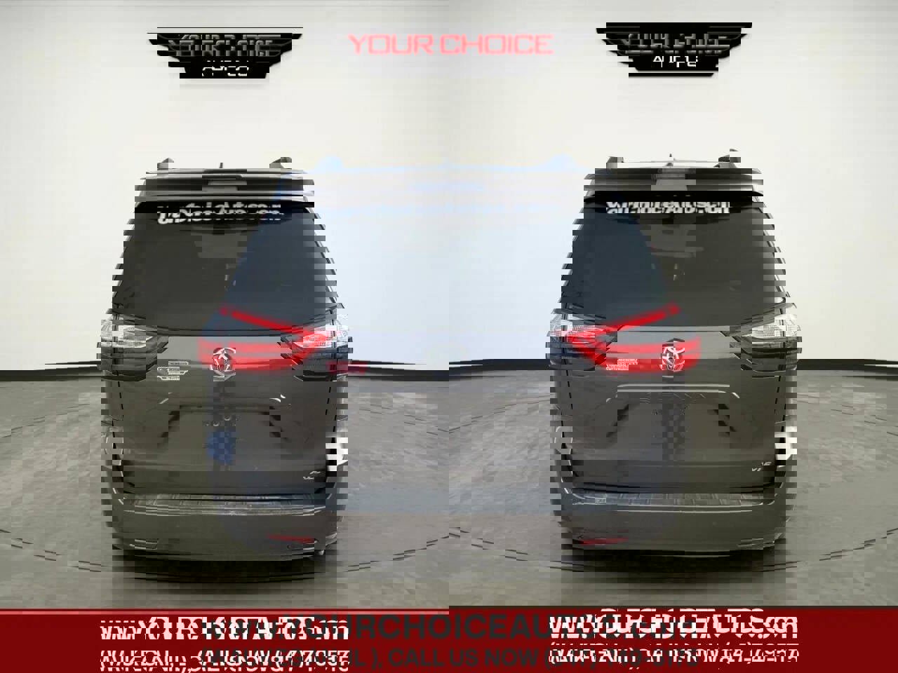 Used 2018 Toyota Sienna XLE w/ XLE Navigation Package FWD image 4