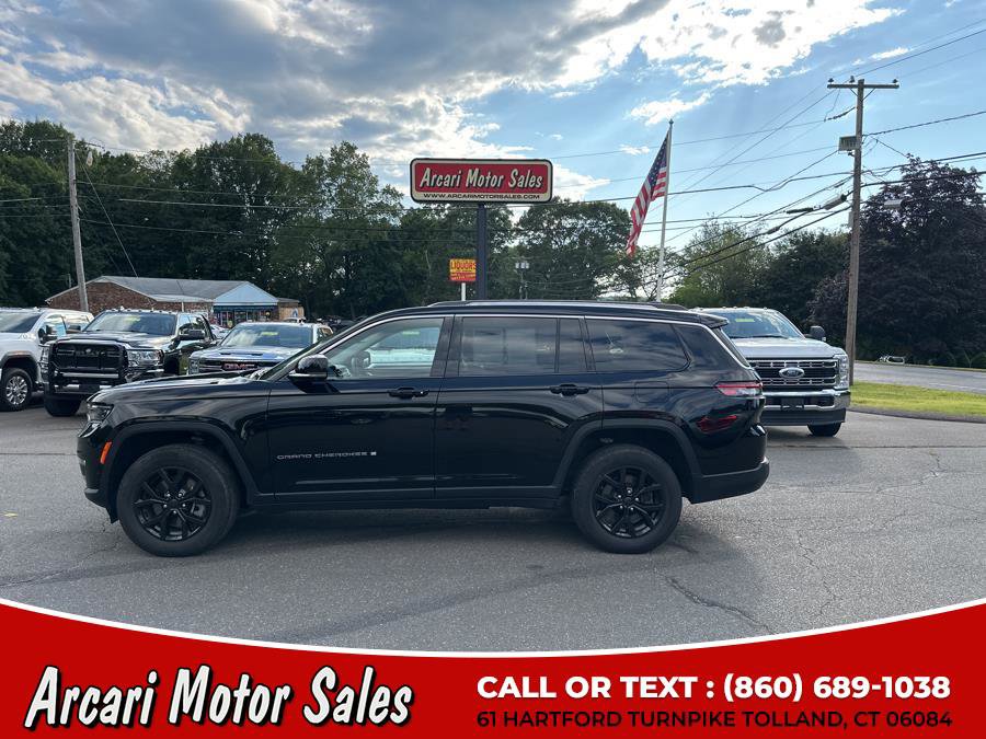 Used 2022 Jeep Grand Cherokee L Limited w/ Luxury Tech Group II image 2