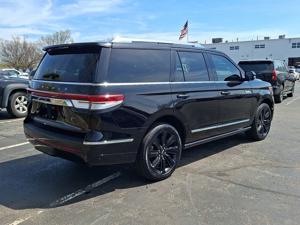 Certified 2024 Lincoln Navigator Reserve AWD/4WD image 9