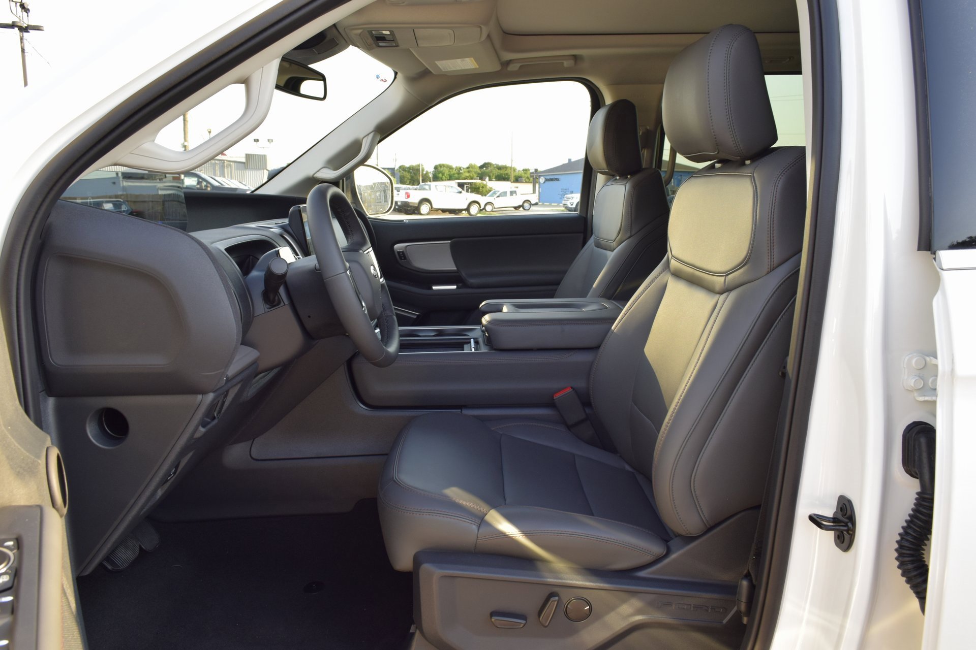 New 2025 Ford Expedition Active image 18