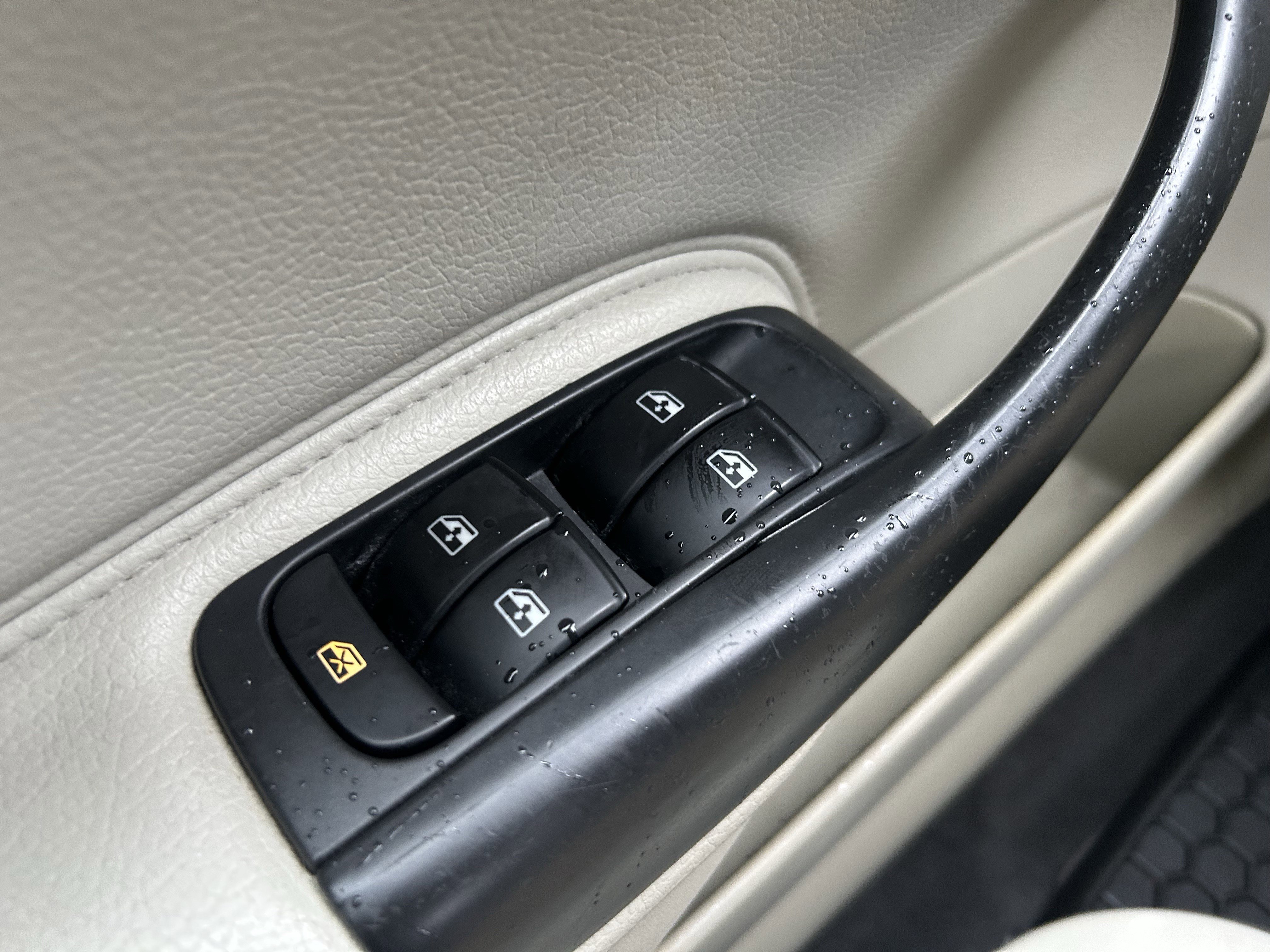 Used 2008 Saab 9-3 2.0T w/ Cold Weather Package image 19