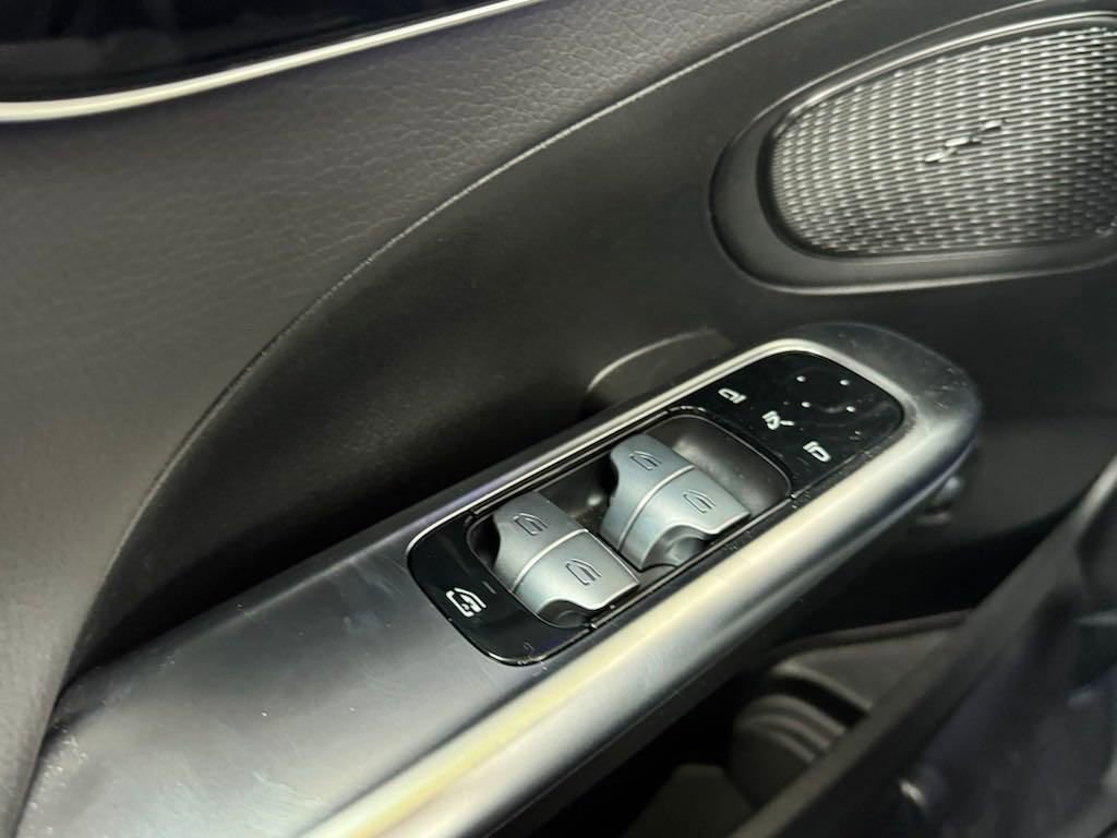 Used 2025 Mercedes-Benz C 300 Sedan image 19