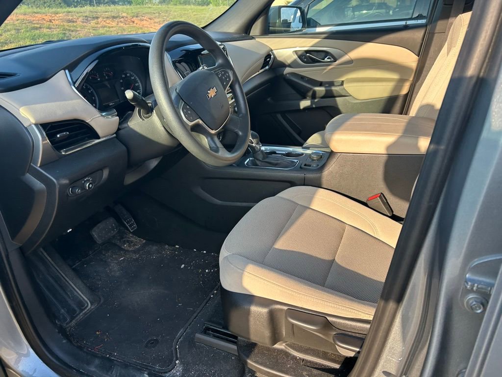 Used 2023 Chevrolet Traverse LS w/ Safety Package FWD image 4