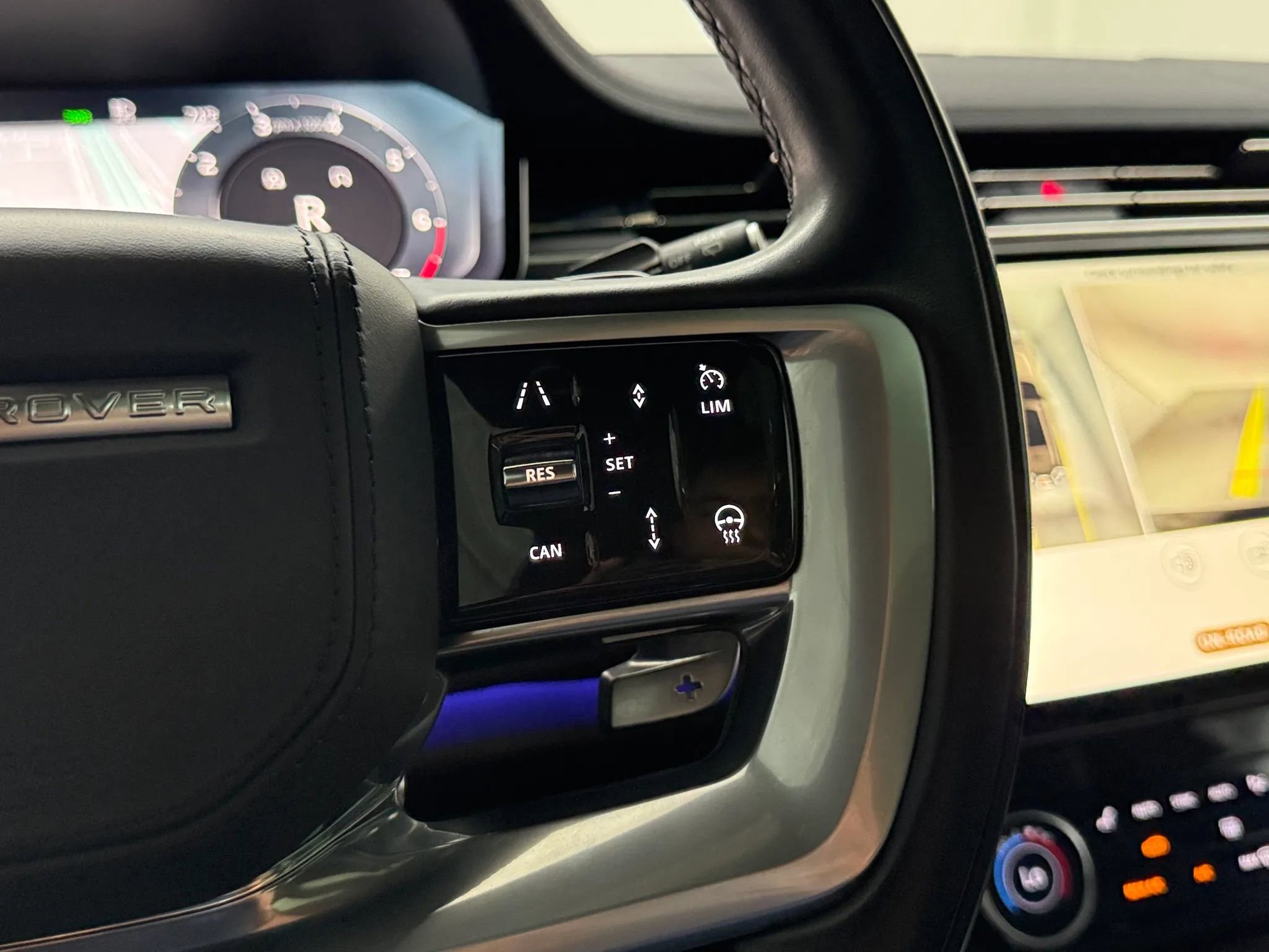 Used 2023 Land Rover Range Rover SE image 20