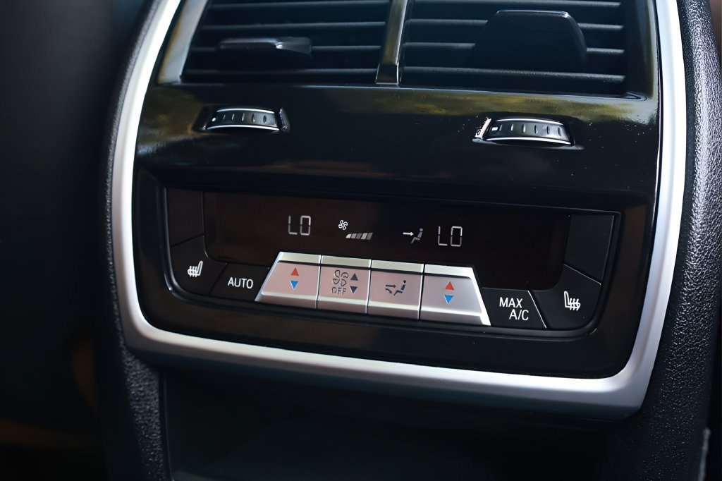 Used 2026 BMW X7 xDrive40i AWD/4WD image 34
