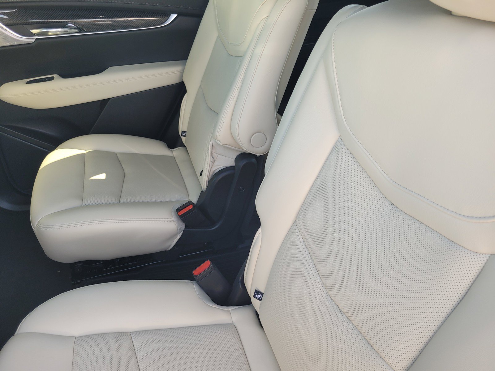 Used 2024 Cadillac XT6 Sport w/ Technology Package AWD/4WD image 12