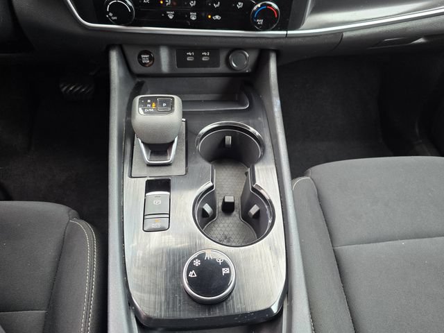 Used 2024 Nissan Rogue S AWD/4WD image 19
