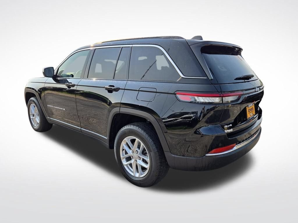 Used 2024 Jeep Grand Cherokee Laredo X w/ Luxury Tech Group I AWD/4WD image 8