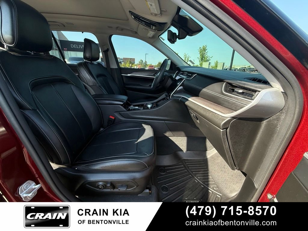 Used 2023 Jeep Grand Cherokee Limited w/ Luxury Tech Group II AWD/4WD image 32