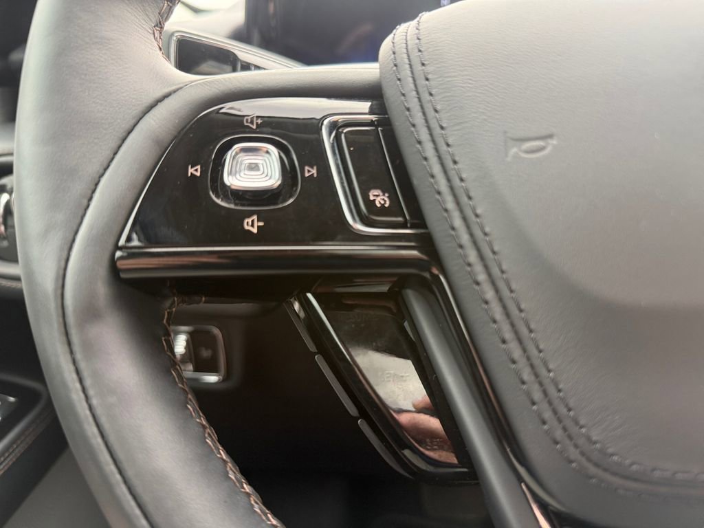 Used 2025 Lincoln Aviator Reserve w/ Equipment Group 201A AWD/4WD image 16