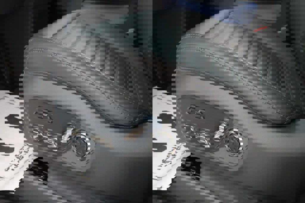 Used 2024 Kia EV9 Land image 12