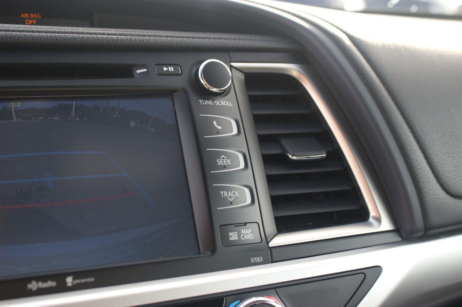 Used 2015 Toyota Highlander XLE FWD image 25