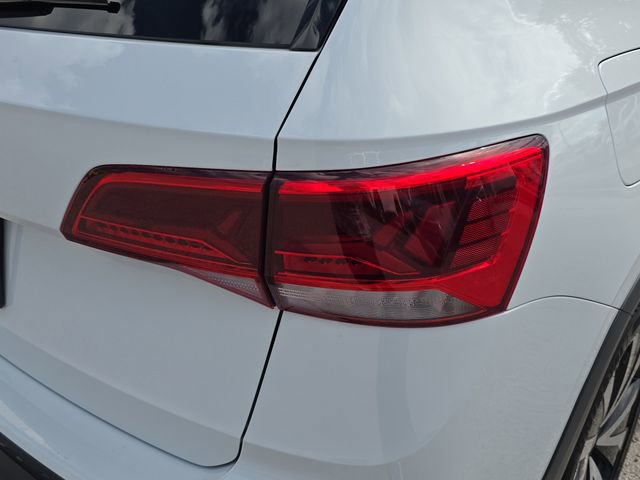 Used 2024 Volkswagen Taos SE image 11