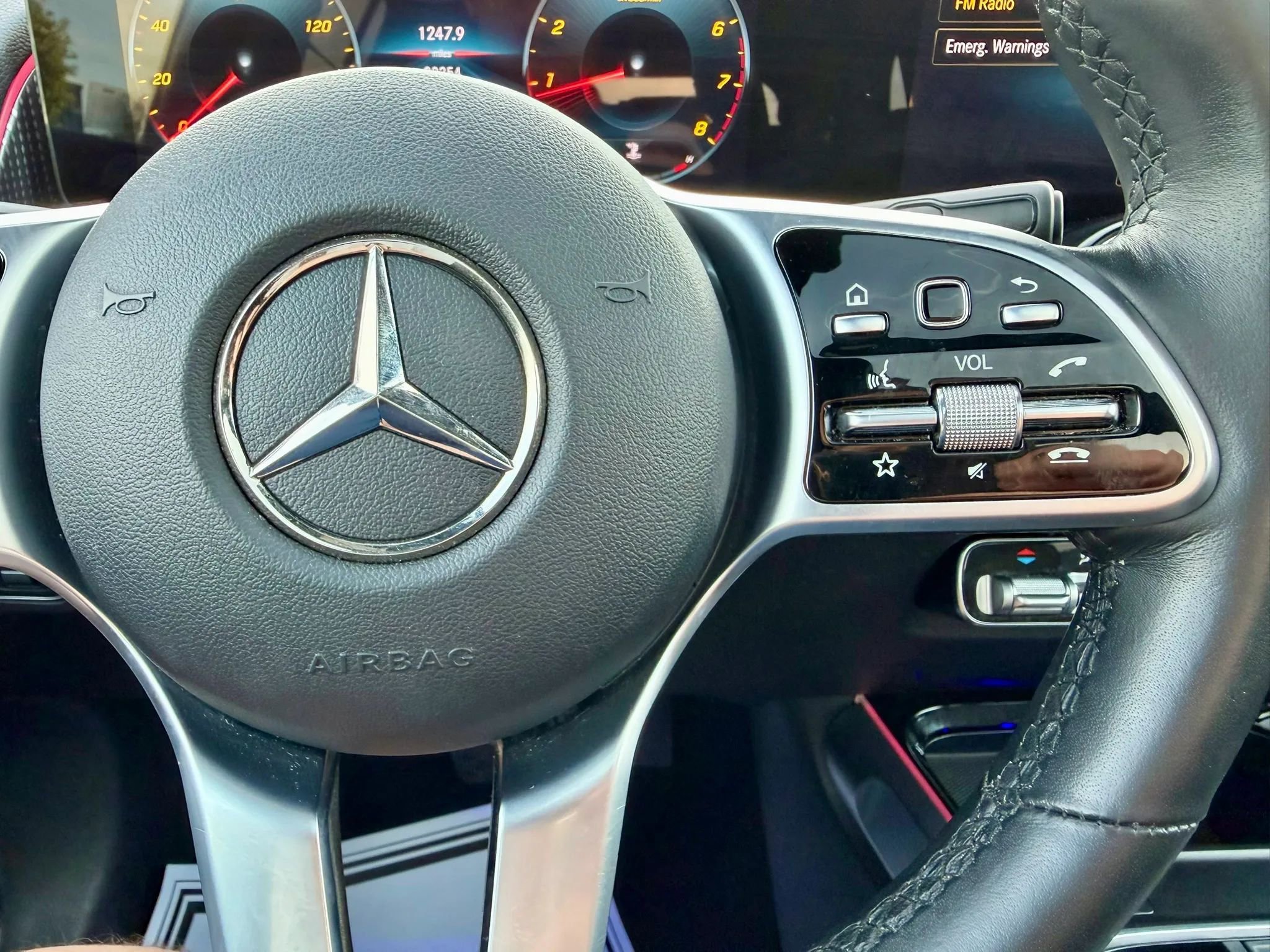 Used 2022 Mercedes-Benz GLB 250 4MATIC w/ Premium Package Lite image 30
