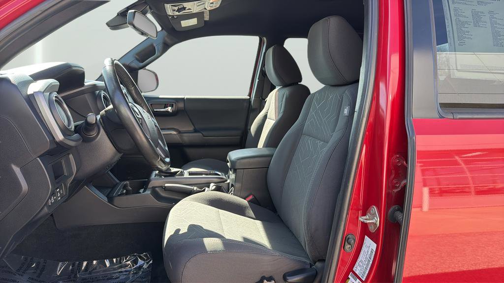 Used 2018 Toyota Tacoma TRD Off-Road w/ Technology Package AWD/4WD image 23