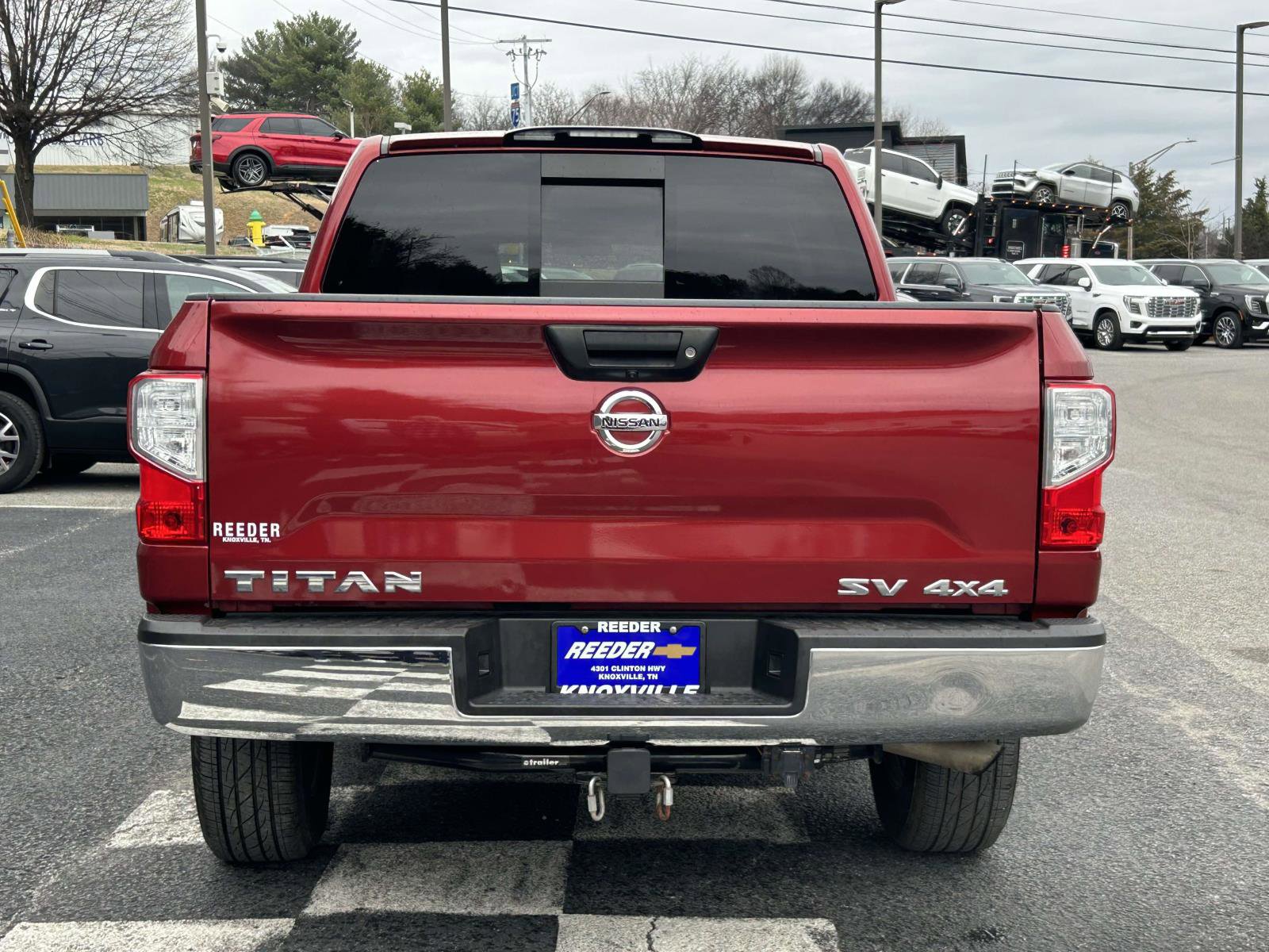 Used 2019 Nissan Titan SV image 3