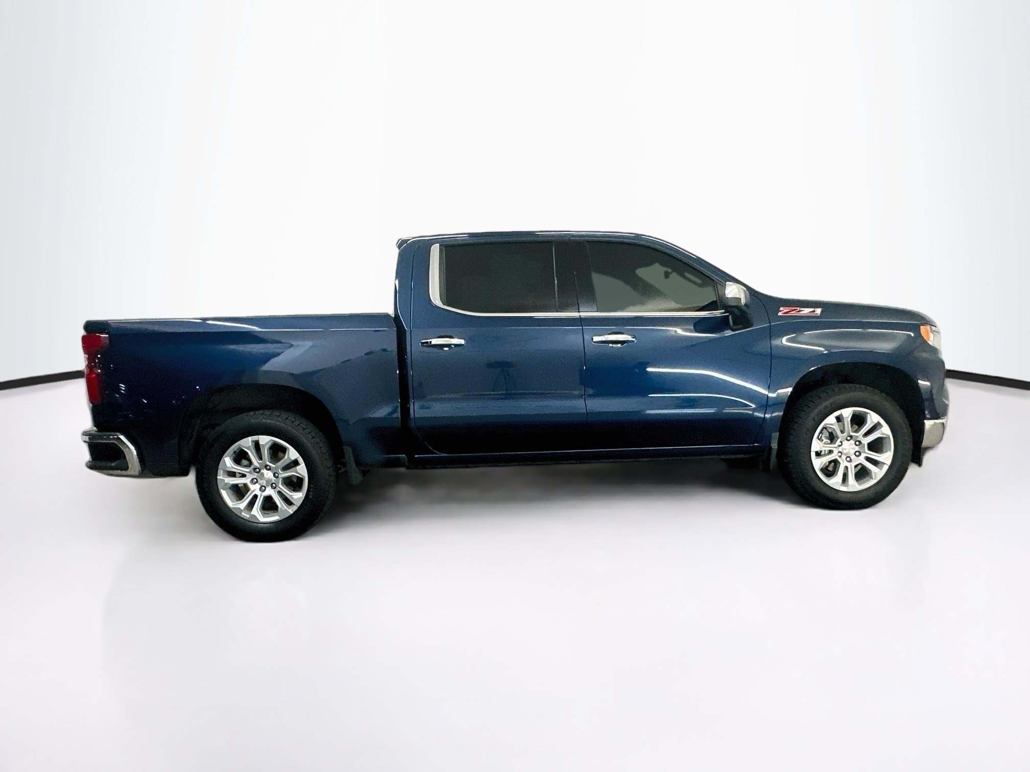 Used 2023 Chevrolet Silverado 1500 LTZ w/ LTZ Premium Package AWD/4WD image 10