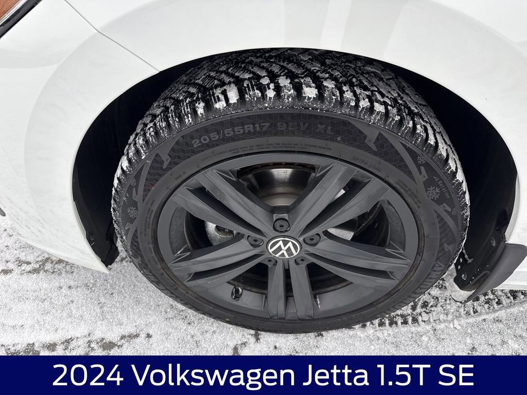 Used 2024 Volkswagen Jetta SE w/ Panoramic Sunroof Package image 11