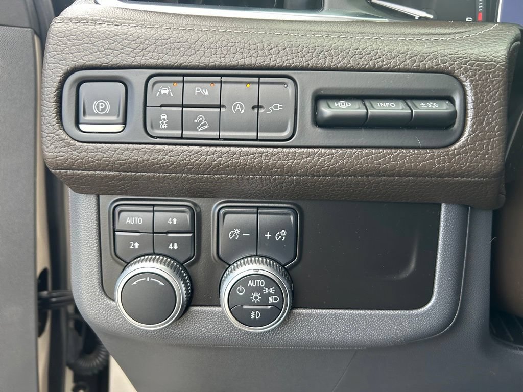 Used 2021 GMC Yukon Denali w/ Advanced Technology Package AWD/4WD image 12