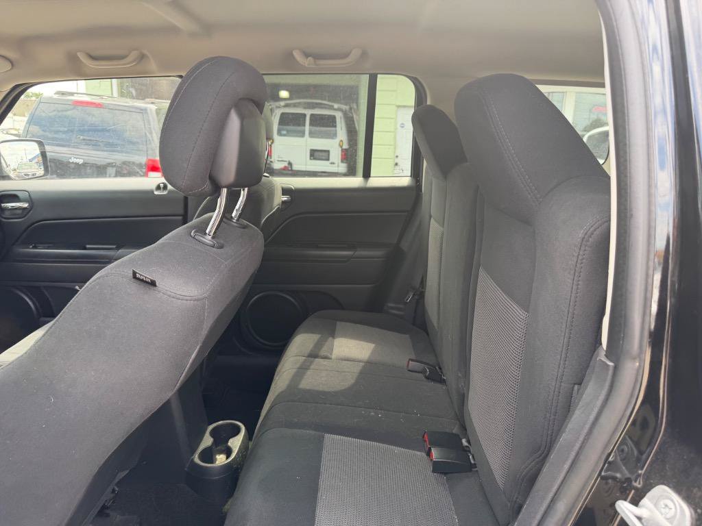 Used 2014 Jeep Patriot Latitude AWD/4WD image 13
