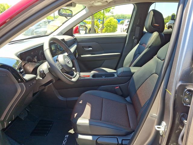 New 2026 Nissan Kicks SR w/ SR Premium Package FWD image 12