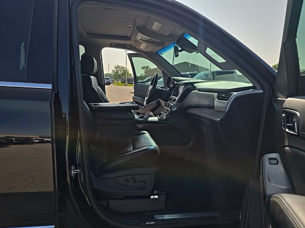 Used 2018 GMC Yukon SLT w/ Premium Edition AWD/4WD image 18