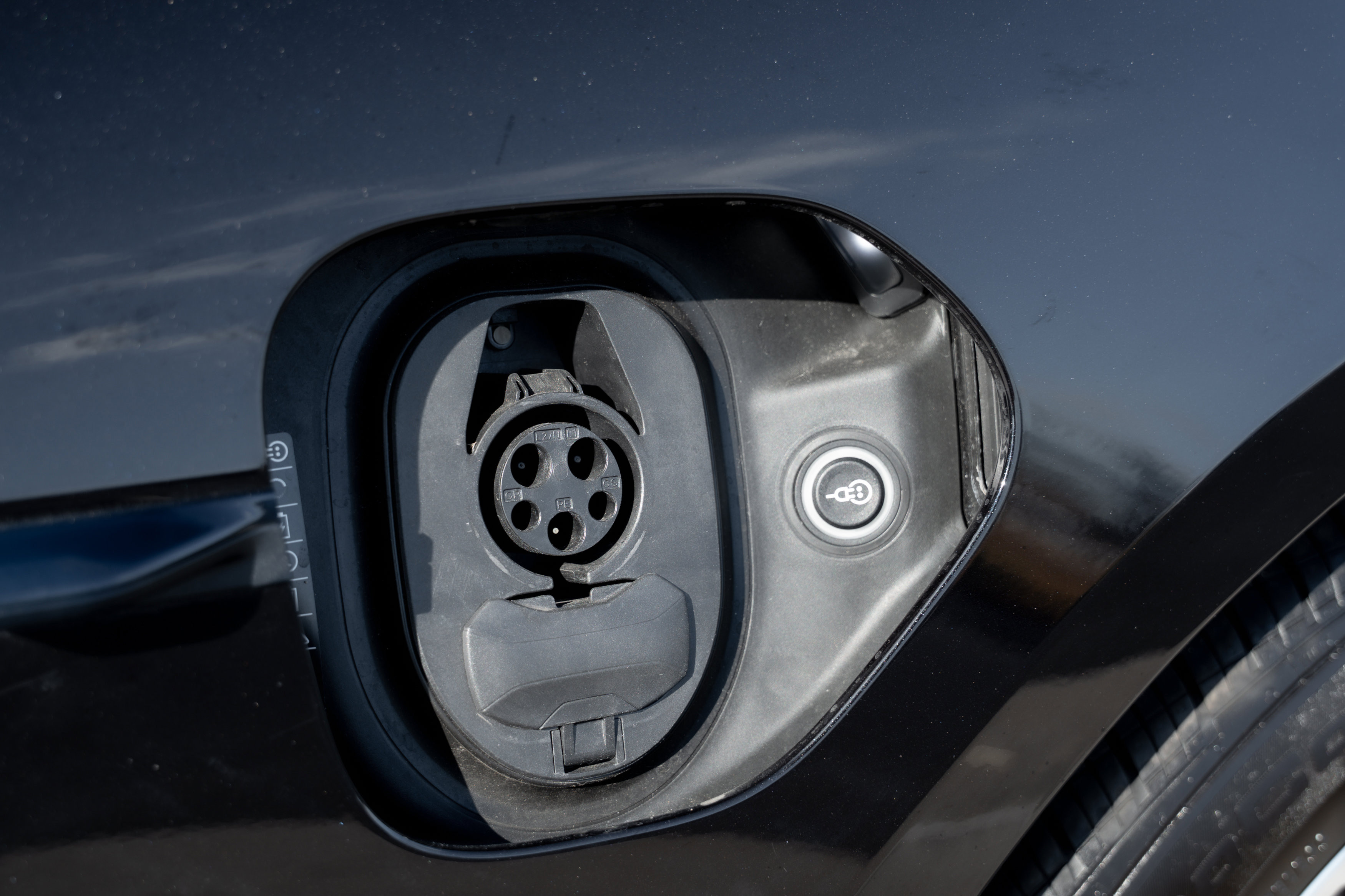 Used 2021 Porsche Taycan 4S image 39