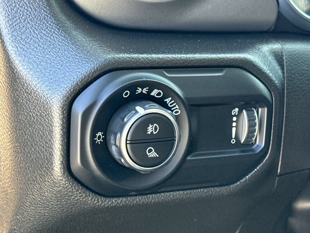 Used 2023 Jeep Gladiator Mojave AWD/4WD image 21