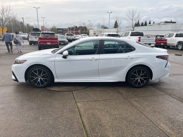 Used 2024 Toyota Camry SE image 5