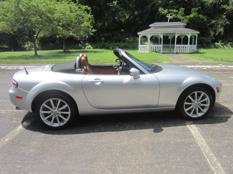Used 2006 MAZDA MX-5 Miata Grand Touring RWD image 18