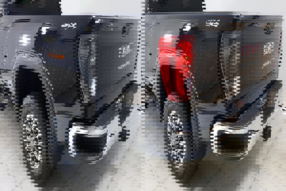 Used 2024 GMC Sierra 3500 SLE w/ SLE Value Package image 42