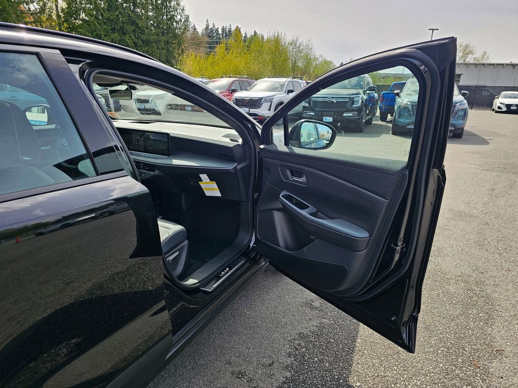 New 2026 Nissan Leaf Platinum+ FWD image 25