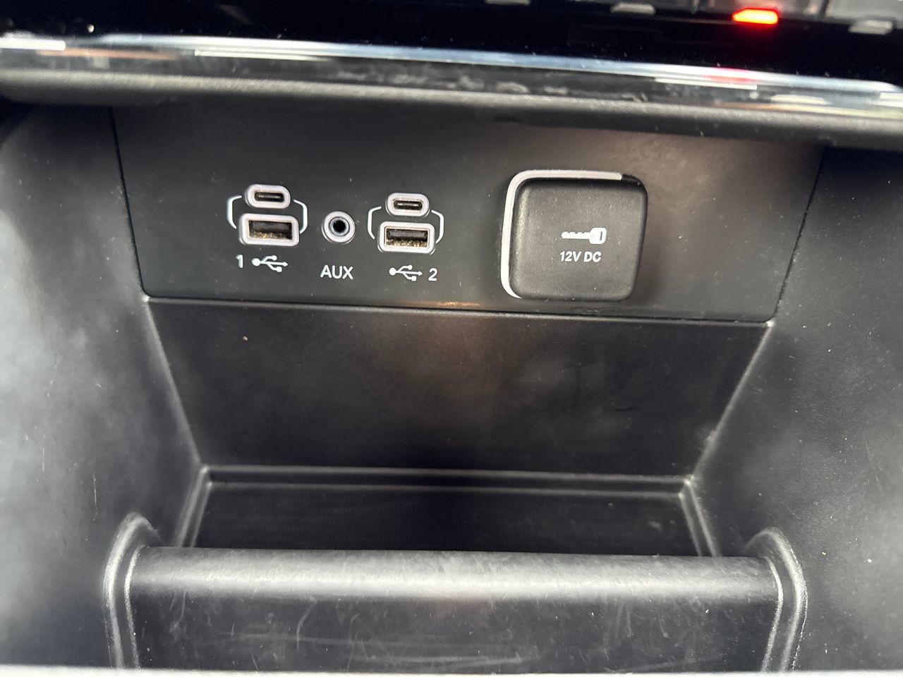 Used 2023 Jeep Grand Cherokee Limited image 23