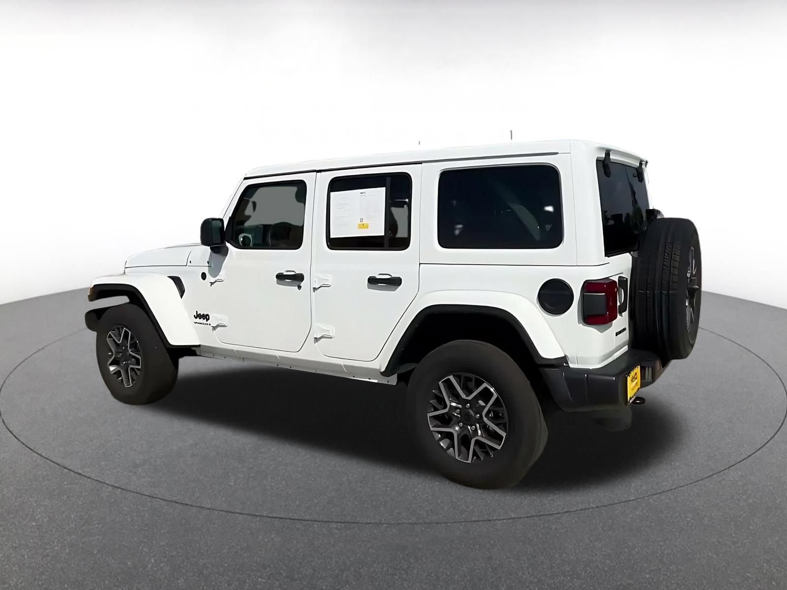 Used 2025 Jeep Wrangler Unlimited Sahara AWD/4WD image 9