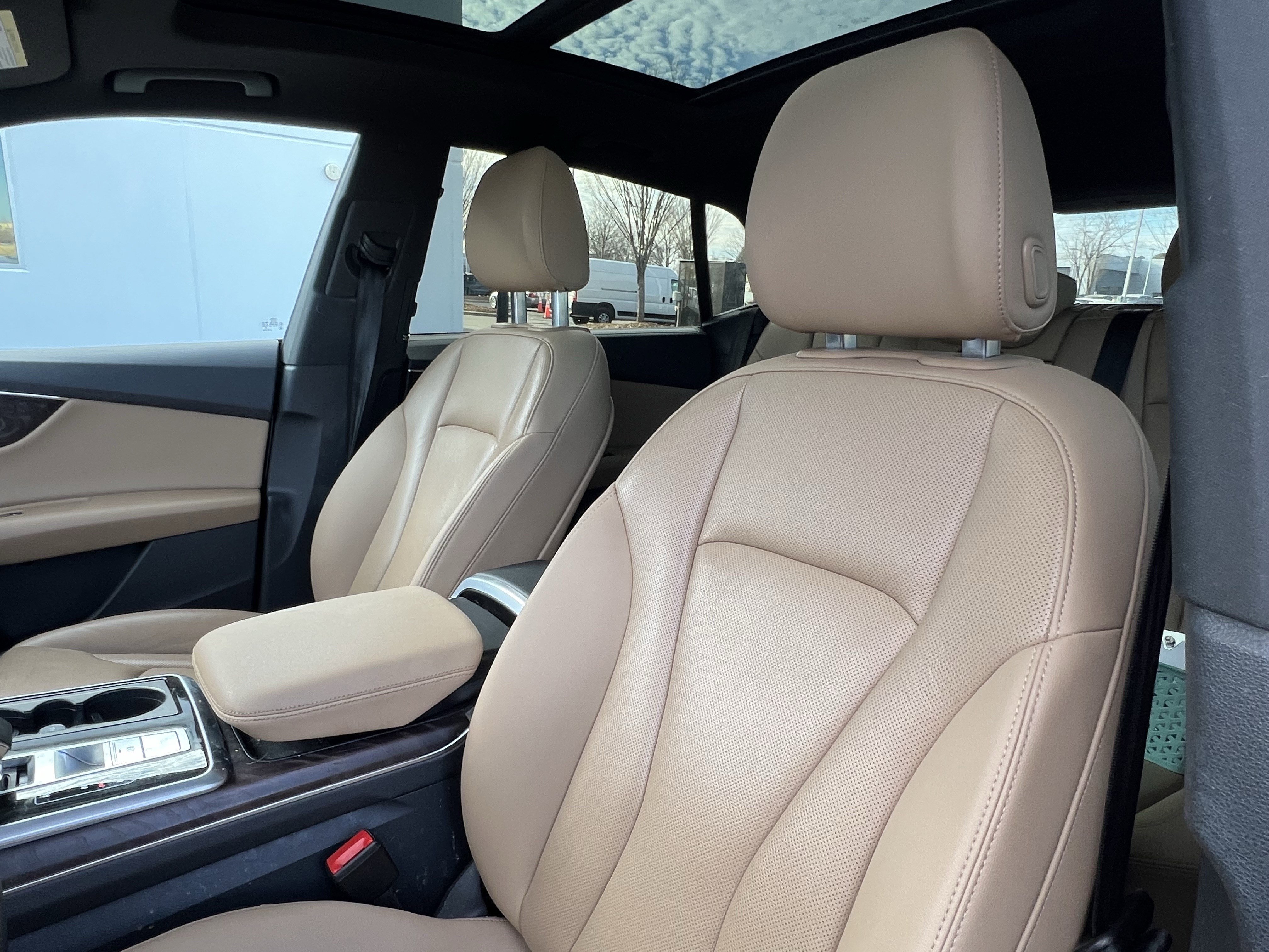 Used 2020 Audi Q8 Prestige w/ Prestige Package image 16