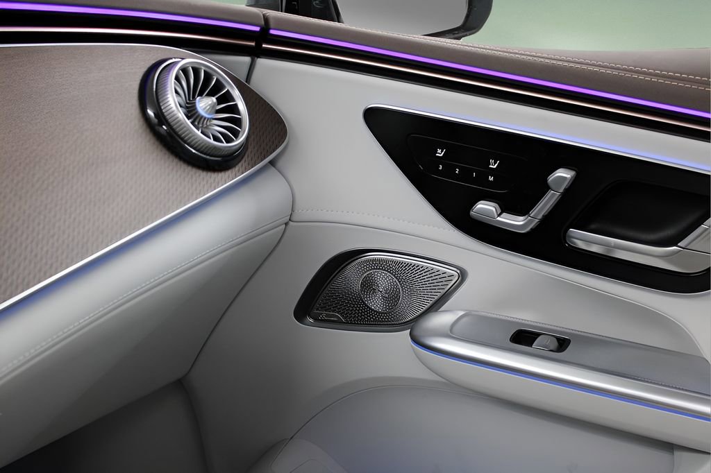 Used 2025 Mercedes-Benz EQE 350+ 4MATIC Sedan image 33