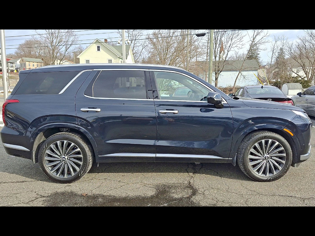 Used 2023 Hyundai Palisade Calligraphy w/ Winter Package image 9