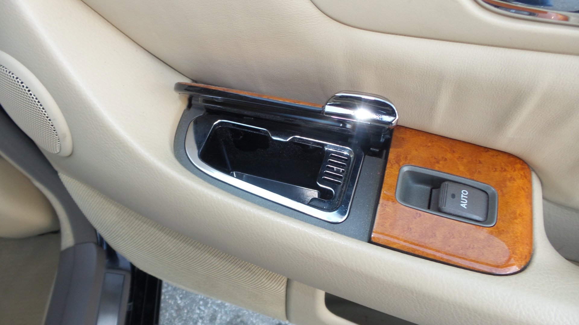 Used 2004 Lexus LS 430 image 86