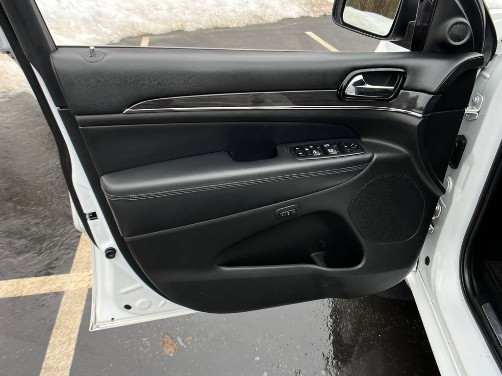 Used 2020 Jeep Grand Cherokee Overland image 11