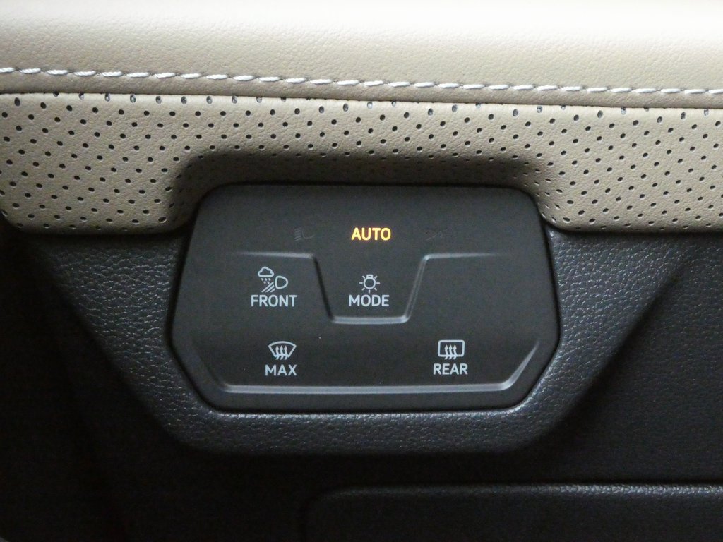 New 2025 Volkswagen Atlas Cross Sport SE image 12