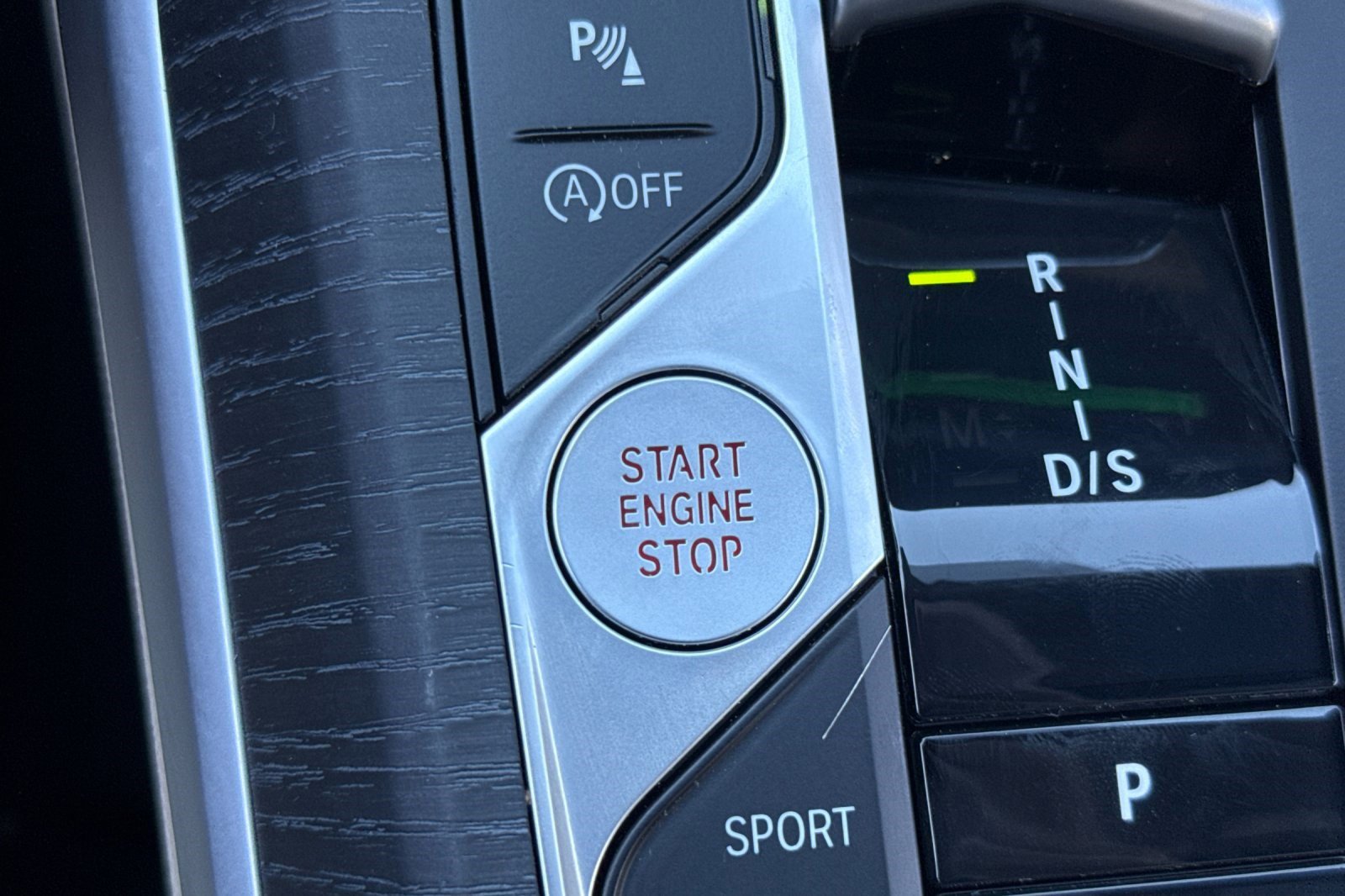 Used 2025 BMW 330i Sedan w/ Premium Package image 28