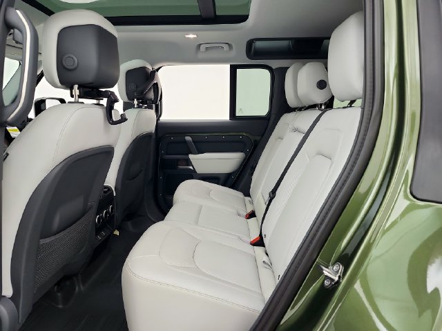 New 2026 Land Rover Defender 110 X-Dynamic SE AWD/4WD image 28
