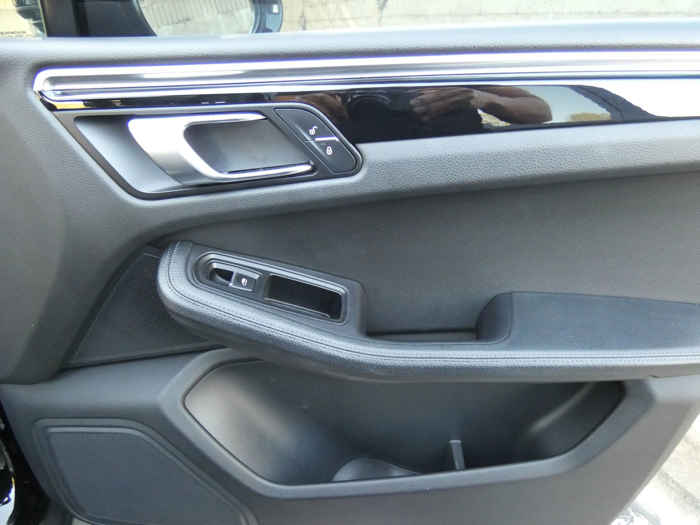 Used 2018 Porsche Macan Sport Edition image 36