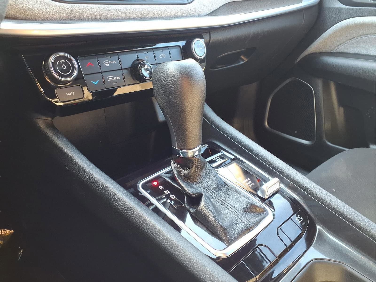 Used 2023 Jeep Compass Sport image 8