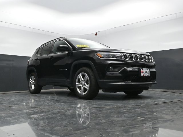 Used 2024 Jeep Compass Latitude AWD/4WD image 46